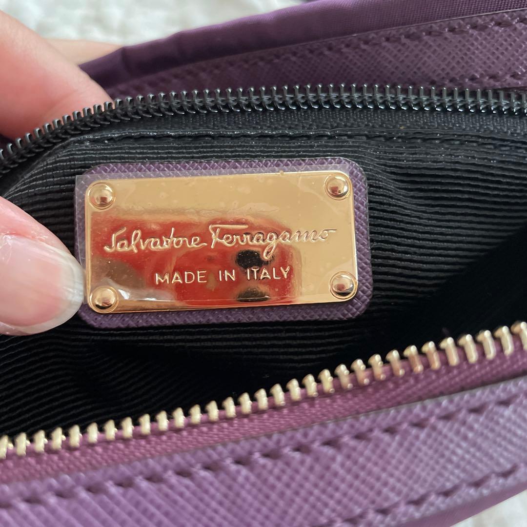 Salvatore Ferragamo ショルダーバッグ　フェラガモ