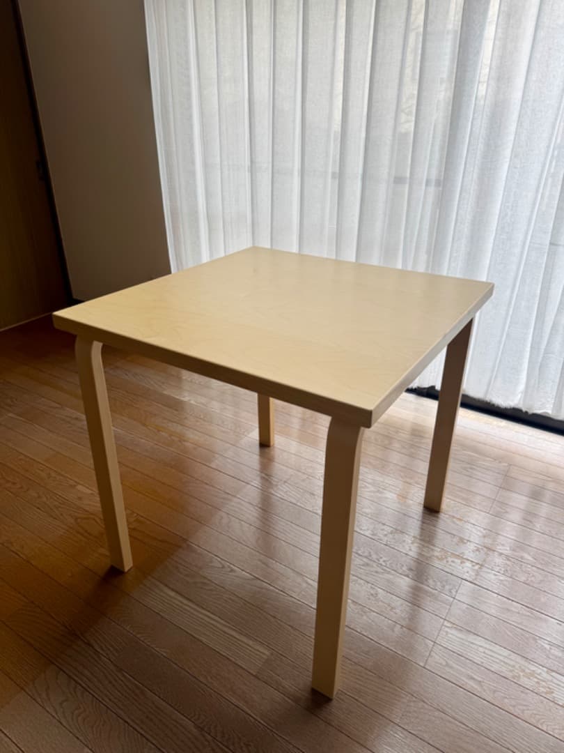 artek テーブル 81C (75×75) ナチュラルラッカー