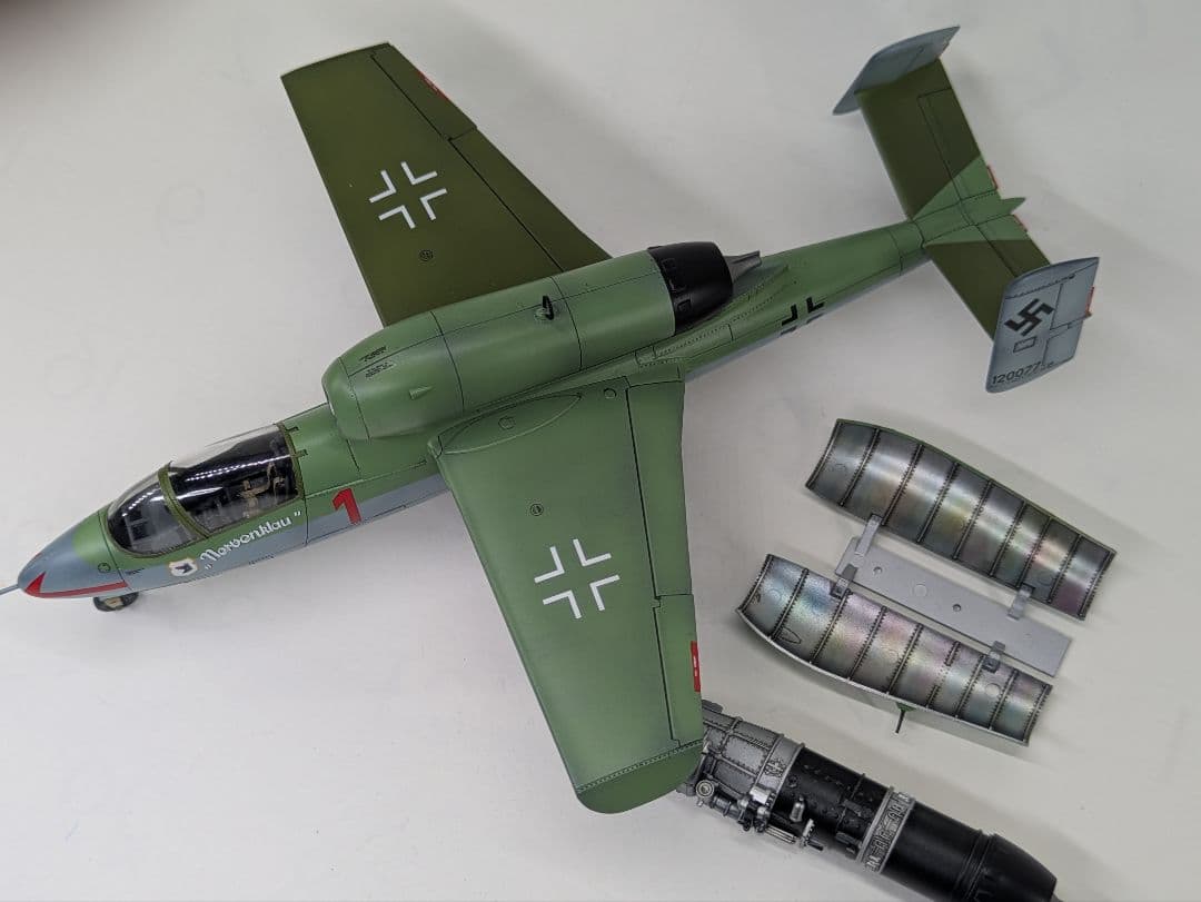 1/48ドイツ空軍戦闘機　ハインケルHe162 A-2 “サラマンダー“ 完成品