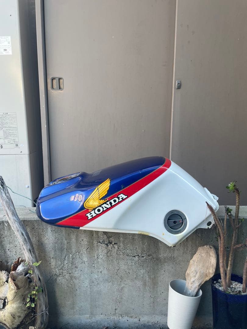 y*Ｐ様 CBR400F オリジナルタンク　純正　塗り替え無し　当時物　デカール