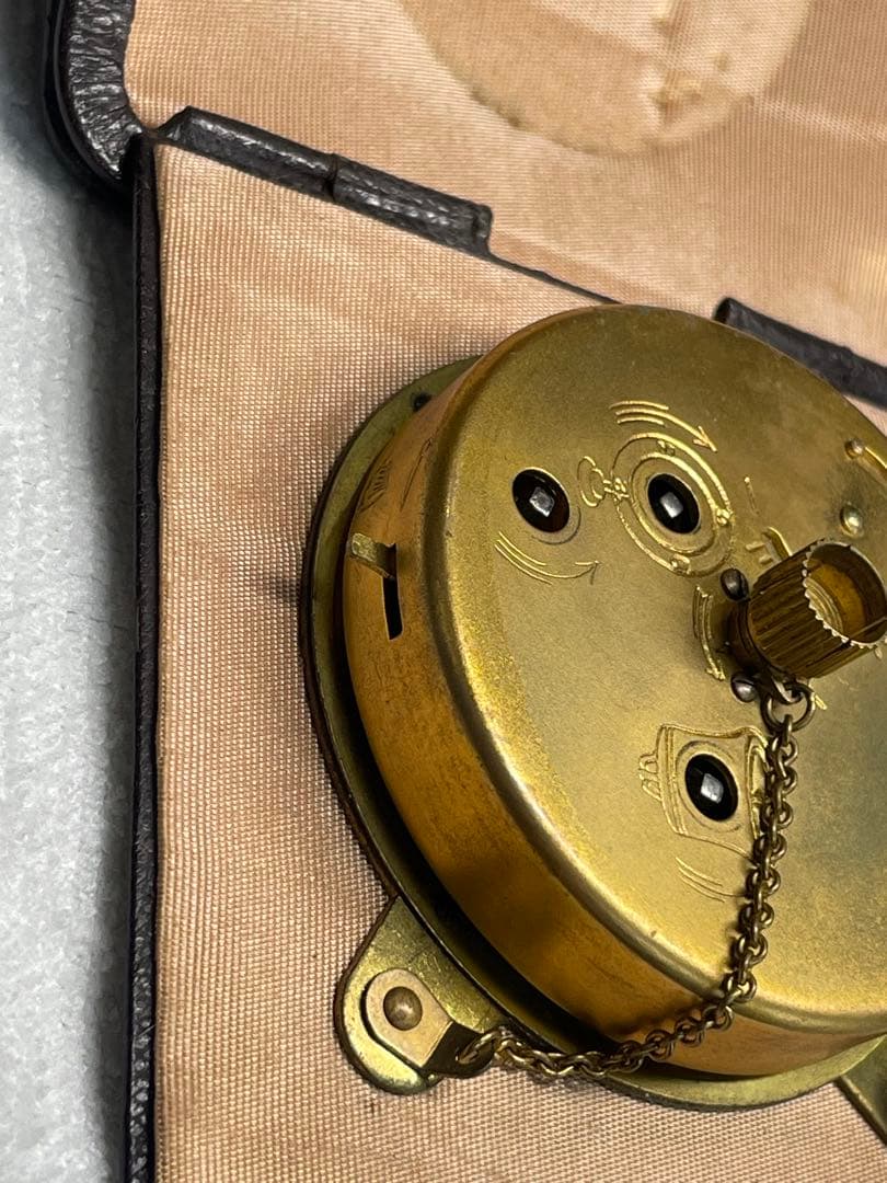 ドイツ　KIENZLE 本革仕様の真鍮ガラス目覚し時計　時計/目覚し　正確稼働