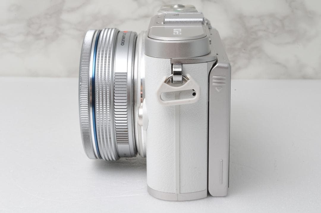 ショット数新品級❣️OLYMPUS PEN E-PL10⭐️Wi-Fi ミラーレス