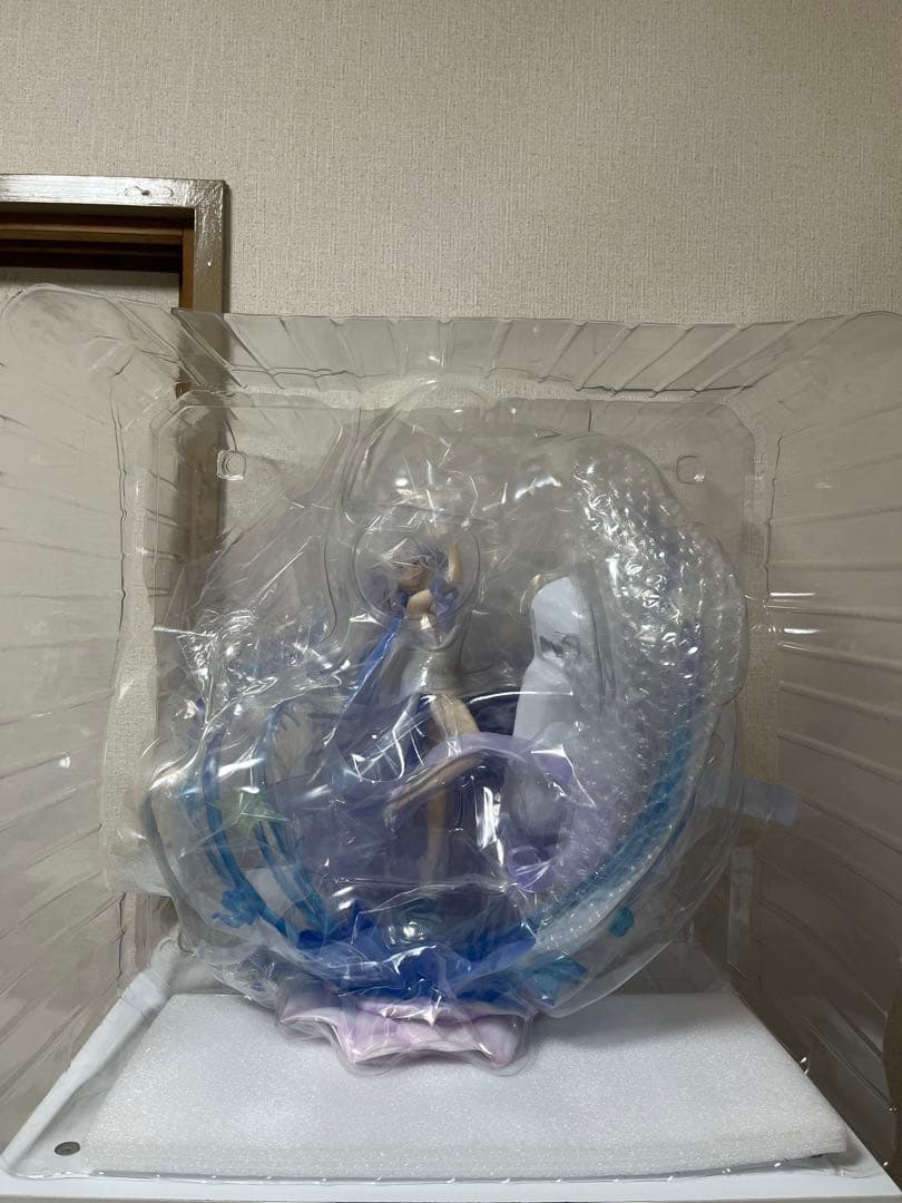 渋谷スクランブルフィギュア エミリア Crystal Dress Ver.