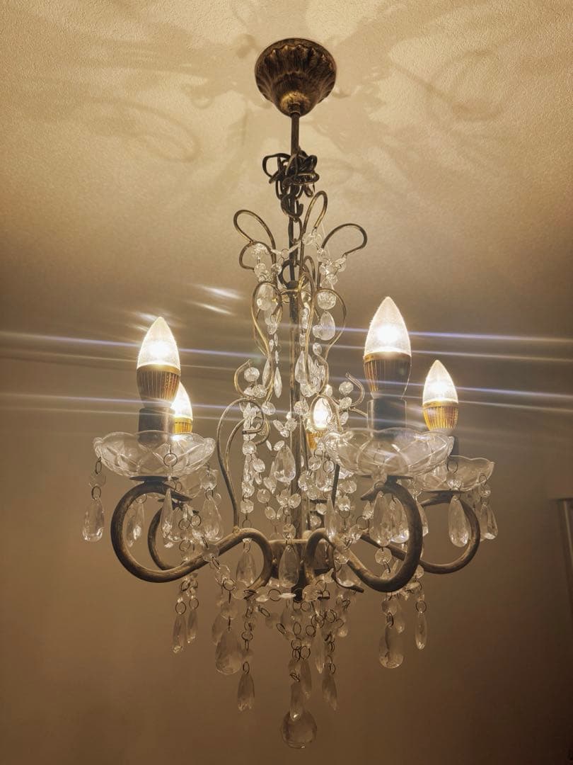 クリスタル装飾の4灯シャンデリア