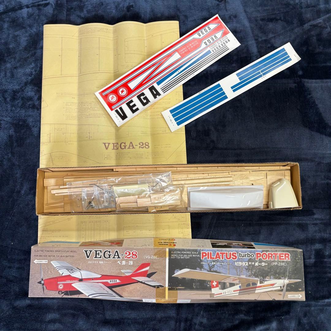 VEGA-28 電動模型キット 赤・白　ベガ