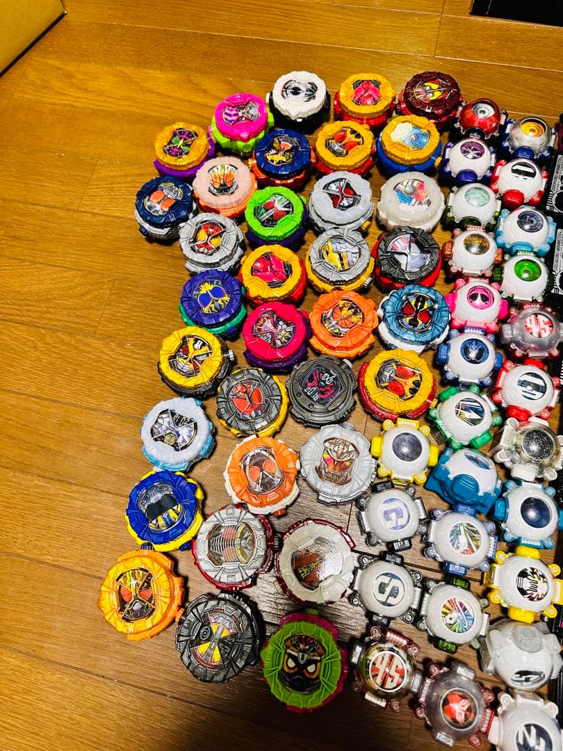 仮面ライダーベルト　セイバーGPロックシード　GPフルボトルなど250個以上山売