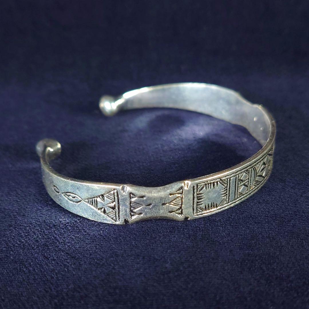 【モロッコ直輸入】トゥアレグ族 シルバーバングル