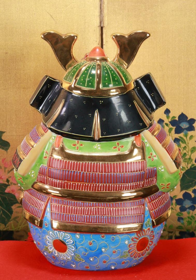 九谷焼　色絵金彩　武者人形　8.5号　高さ26㎝　錦九谷　飾台付　BE882