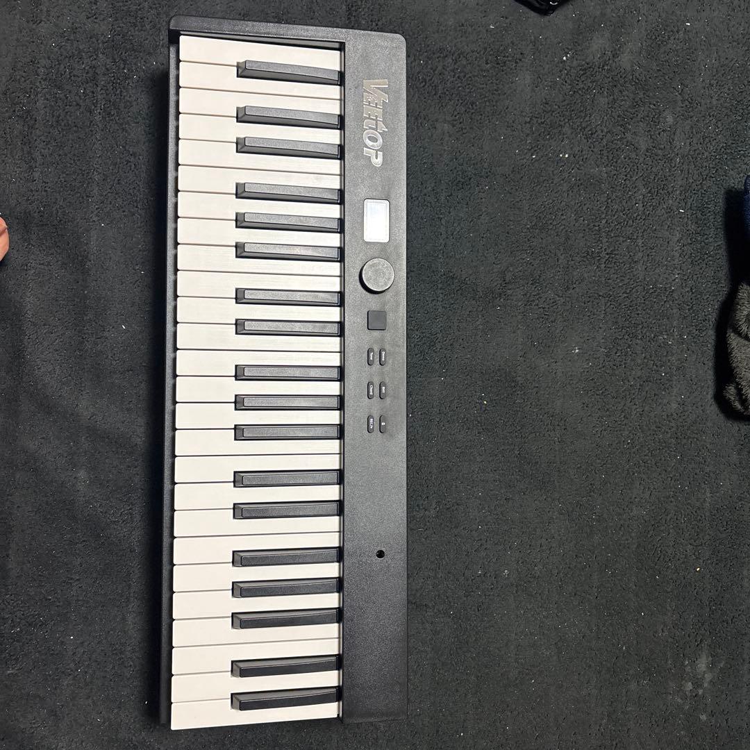VEE TOP 88鍵キーボード 本体と充電ケーブル