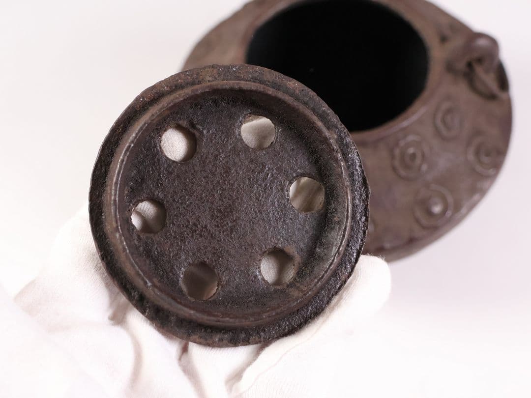 大國造 丸形香炉 三足 耳付 鉄製 共箱 香爐 時代【MB25】