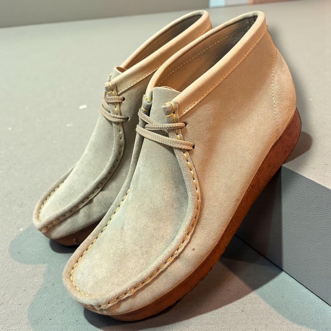 【定番カジュアル】クラークスオリジナルス　ワラビーブーツ　サンドスエード