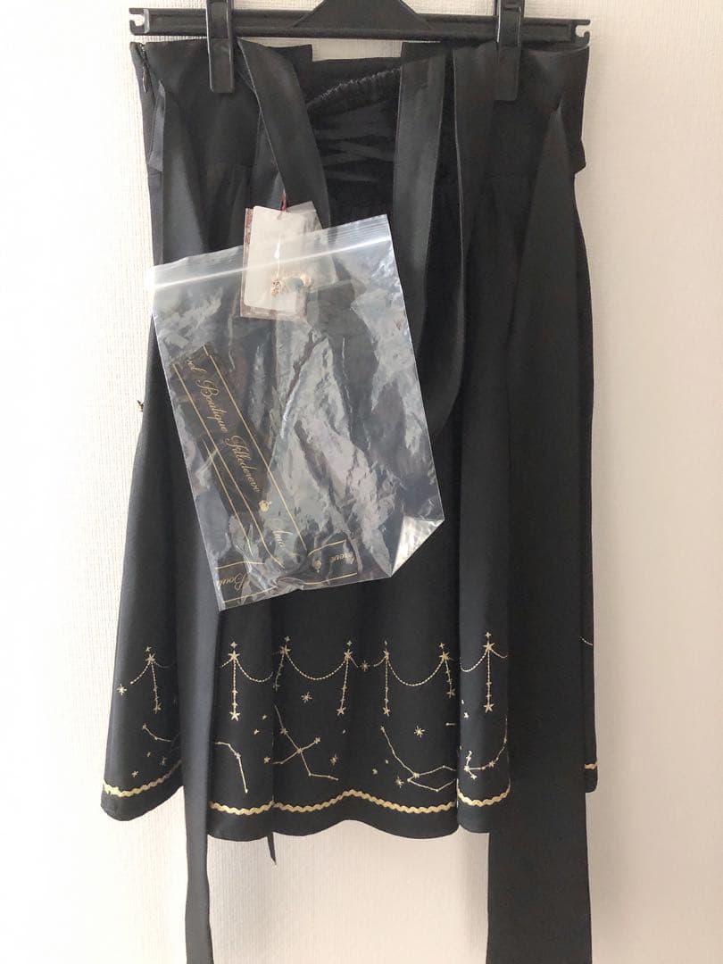 Amavel Starry Chandelierスカート　ブラック　星座