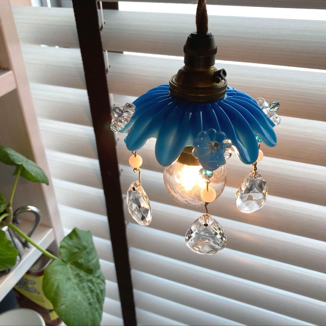 ミニシャンデリア　１９世紀　フランス　オパールセント　アンティーク　超ミニ