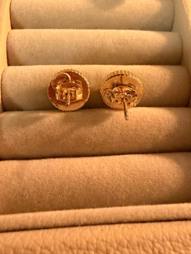 スタッドピアス