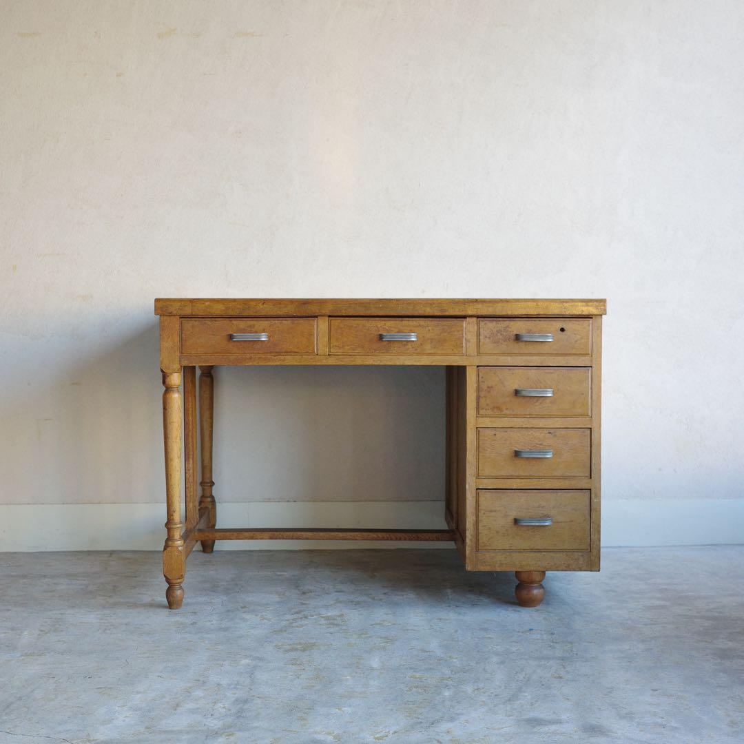 デスク　古いレトロな机　作業台