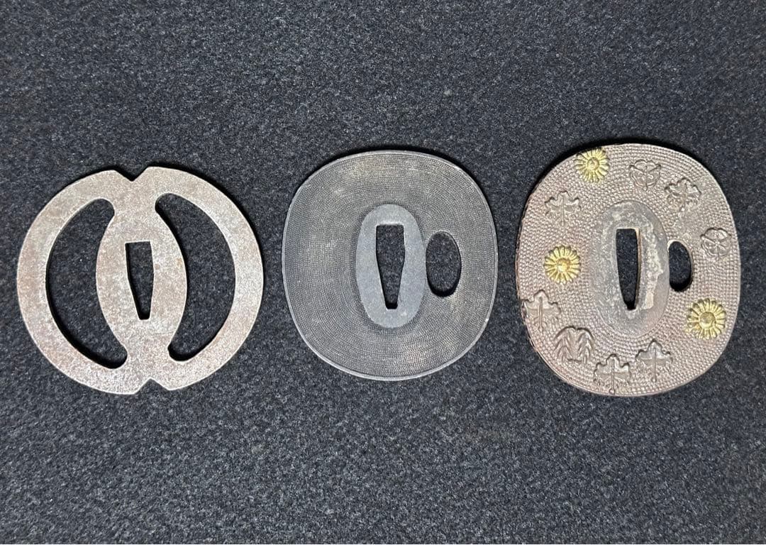 古美術　鉄地鍔三点まとめ　B 透鍔など　刀装具