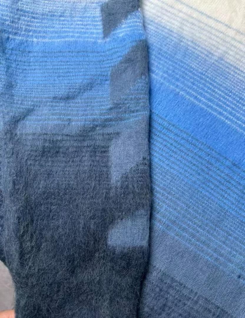 OFF‑WHITE アロー モヘア ワイドフィット ホワイトグラデーション