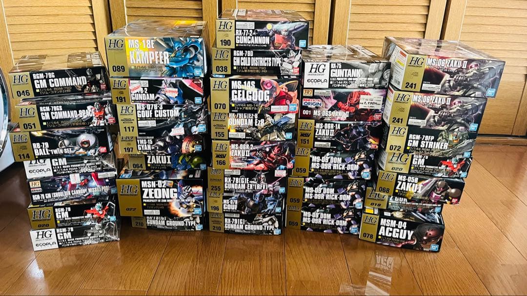 いくらなら買うかコメント希望。ガンプラHGUCまとめ売り35体(1体途中あり)