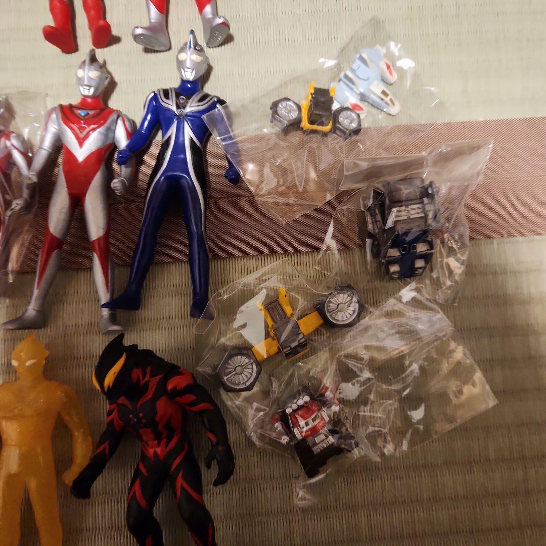 ウルトラマンフィギュア 30体セット　戦闘機付き