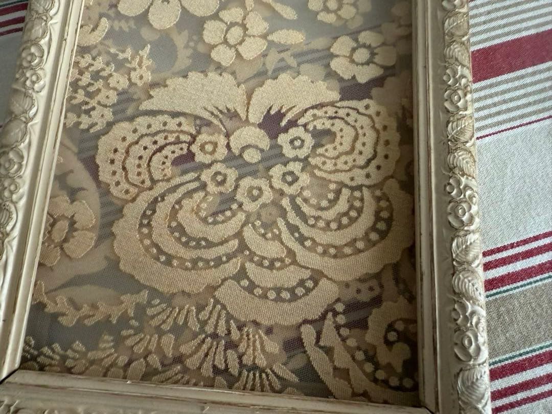 フランスアンティーク　二つ折りフレーム レース花柄