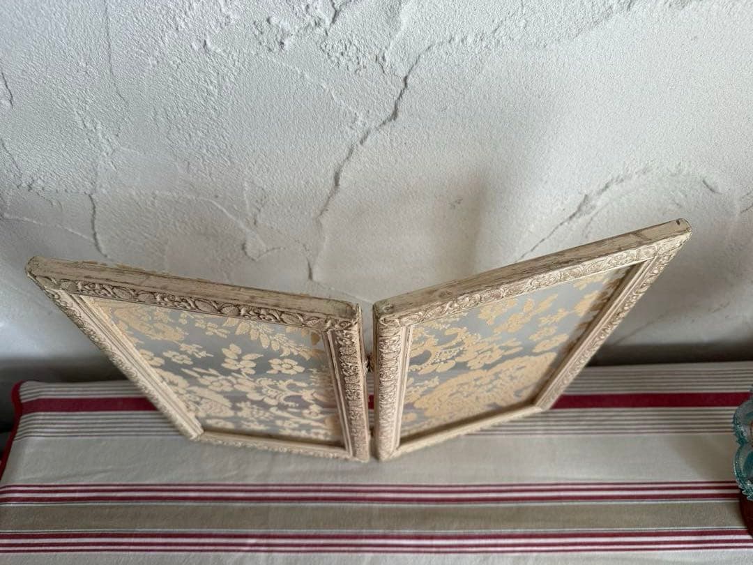 フランスアンティーク　二つ折りフレーム レース花柄