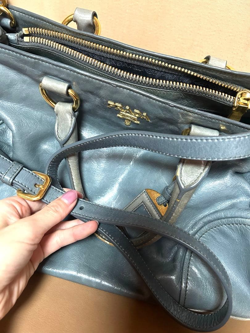 最終値下げ！！PRADA ブルーグレー レザーバッグ