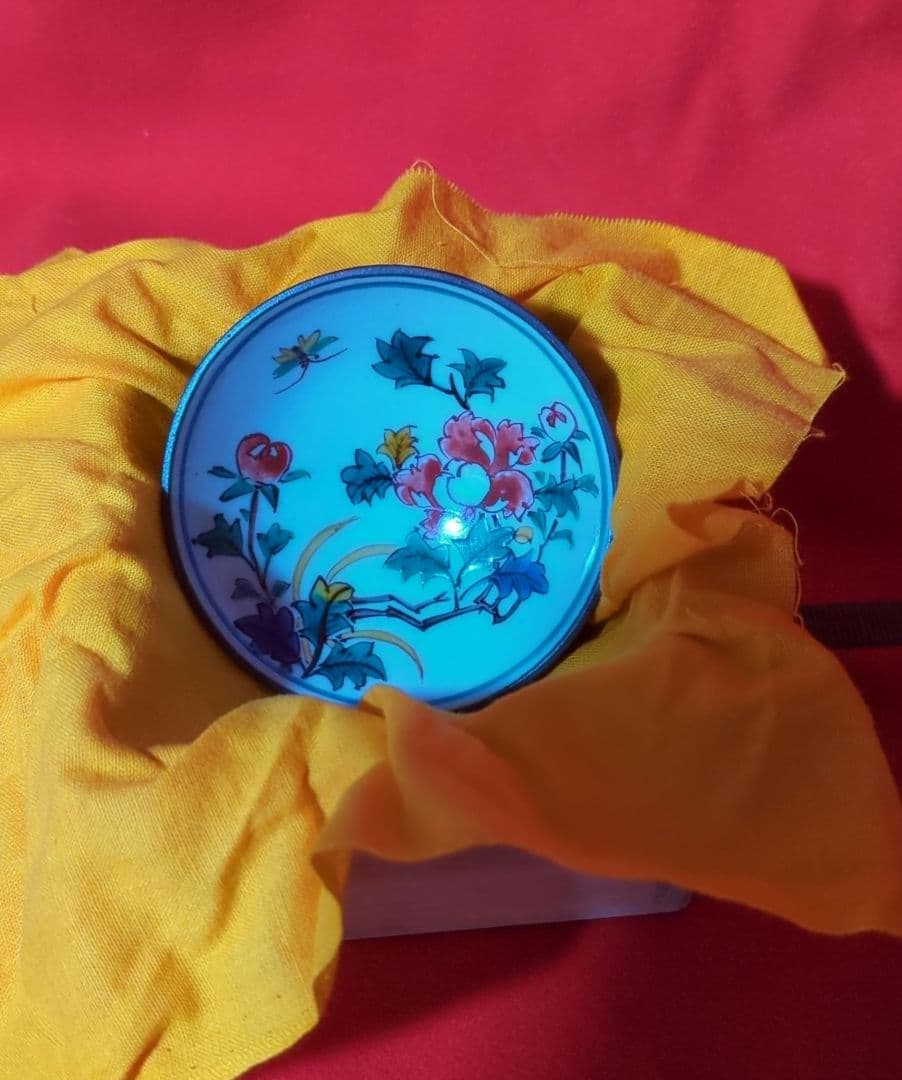 【九谷焼】　酒盃　【中嶋寿山作】　牡丹に蝶舞う　共箱あり（桐箱）