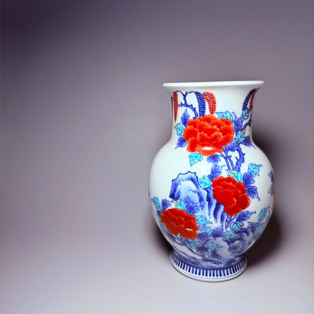 人間国宝　今泉今右衛門　錦岩牡丹絵花瓶　在銘　共箱　櫛文高台　有田焼