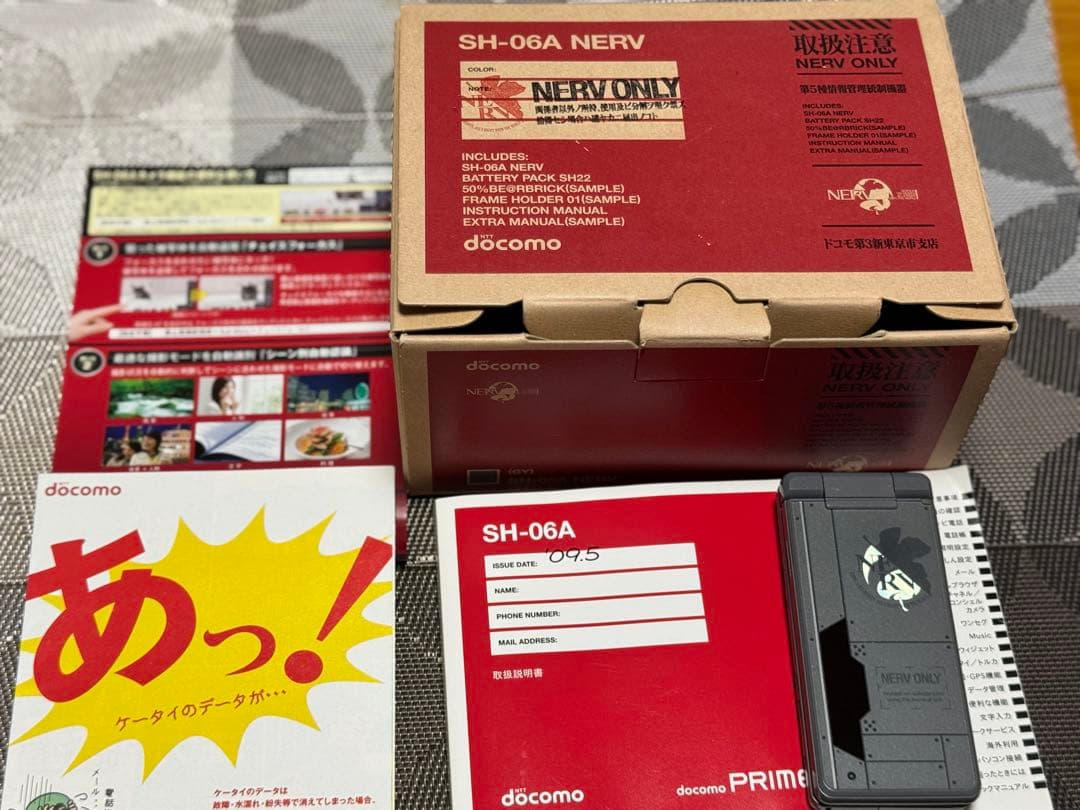 NTT SH-06A NERV携帯電話本体　付属品欠品あり