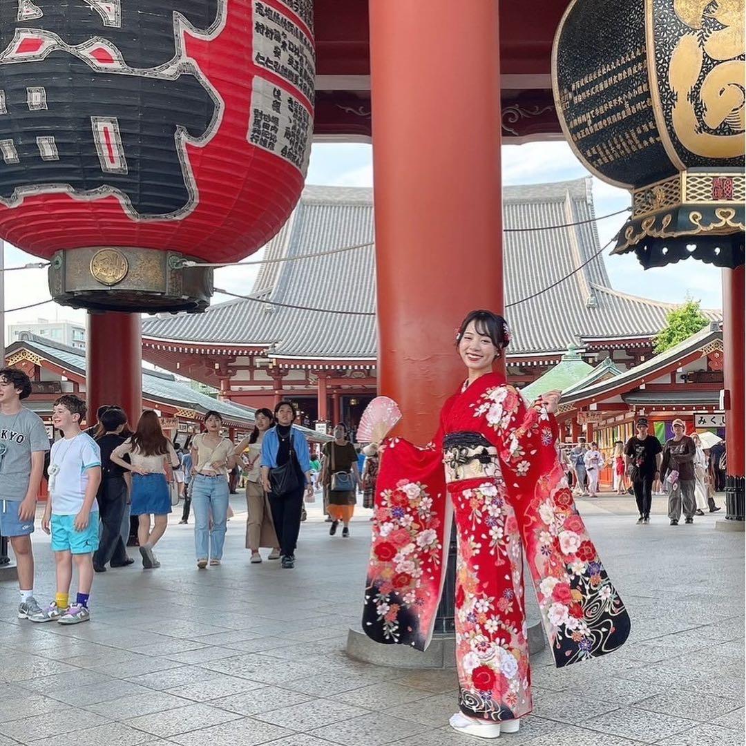 華やかな赤色の振袖　4〜6点フルセット