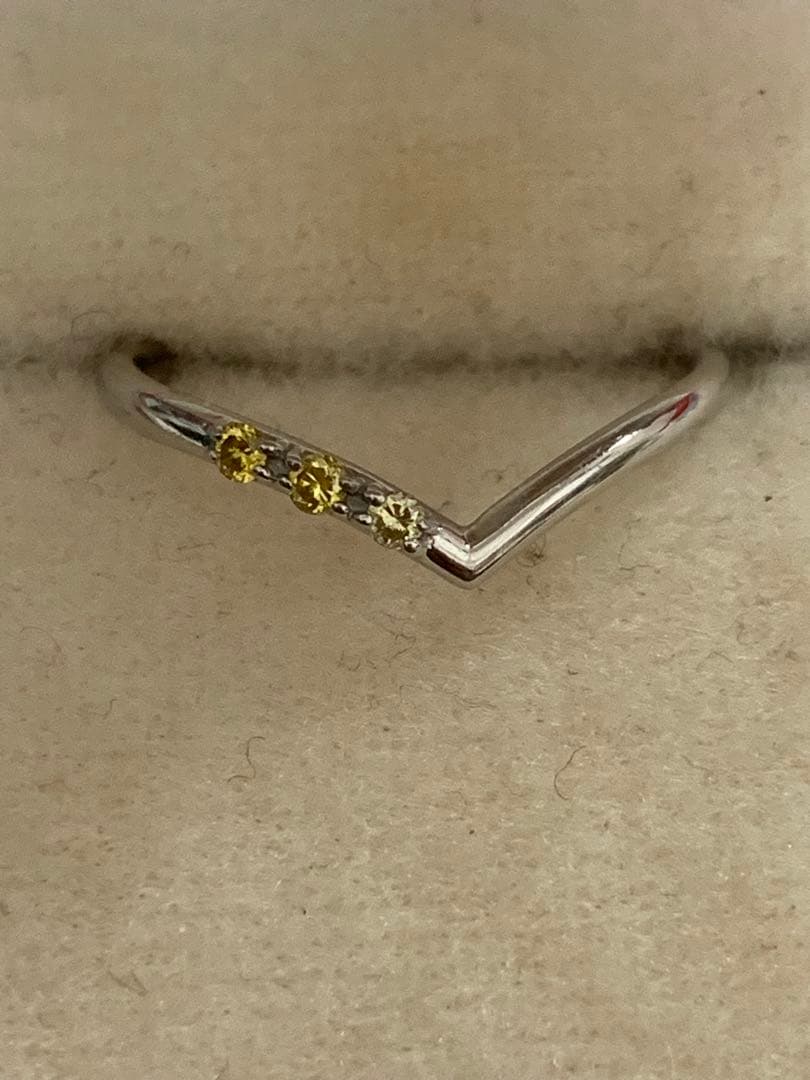 プラチナ950V字型リング イエローダイヤモンド　サイズ13号