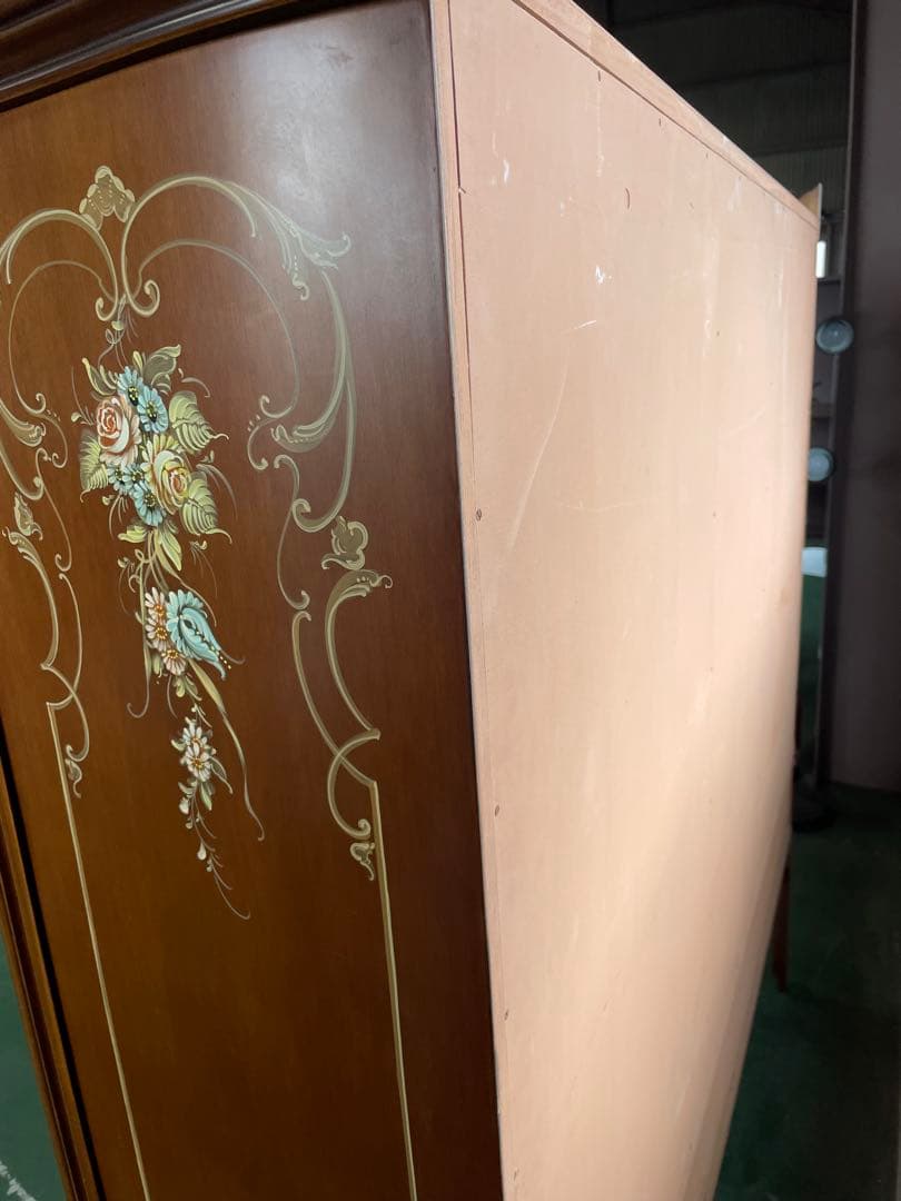 らんイタリア製　大型アンティークキャビネット