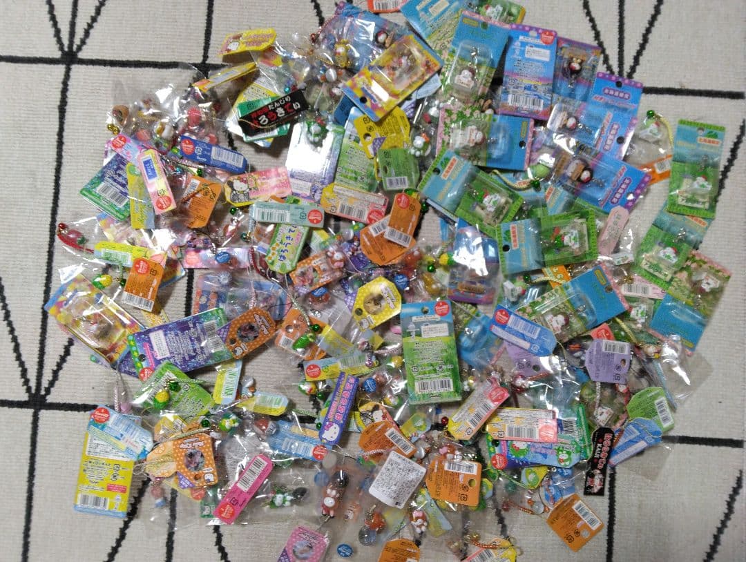 ご当地キティ　まとめて！　根付け ストラップ、ファスナーマスコット