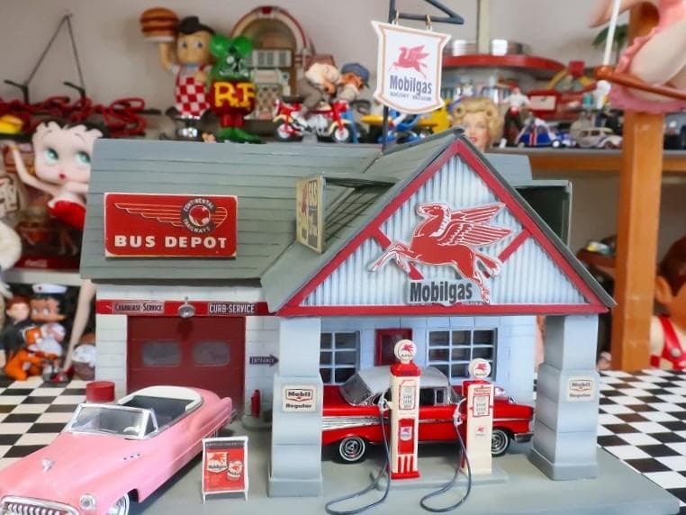 爆レア★1/43 モービル石油 ガソリンスタンド ジオラマ模型