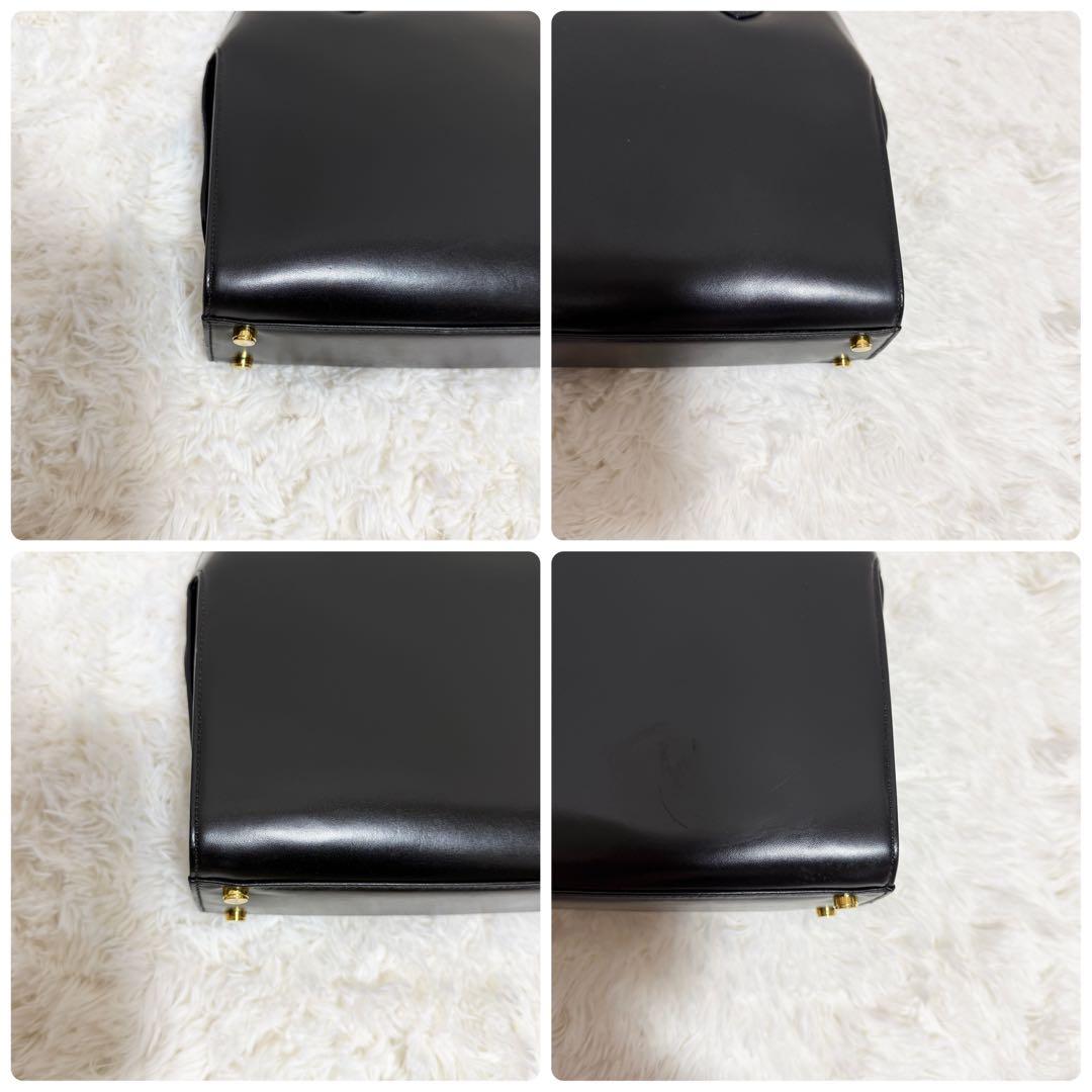 フェラガモ ダブルガンチーニ　ハンドバッグ　ゴールド金具　フォーマル　レザー