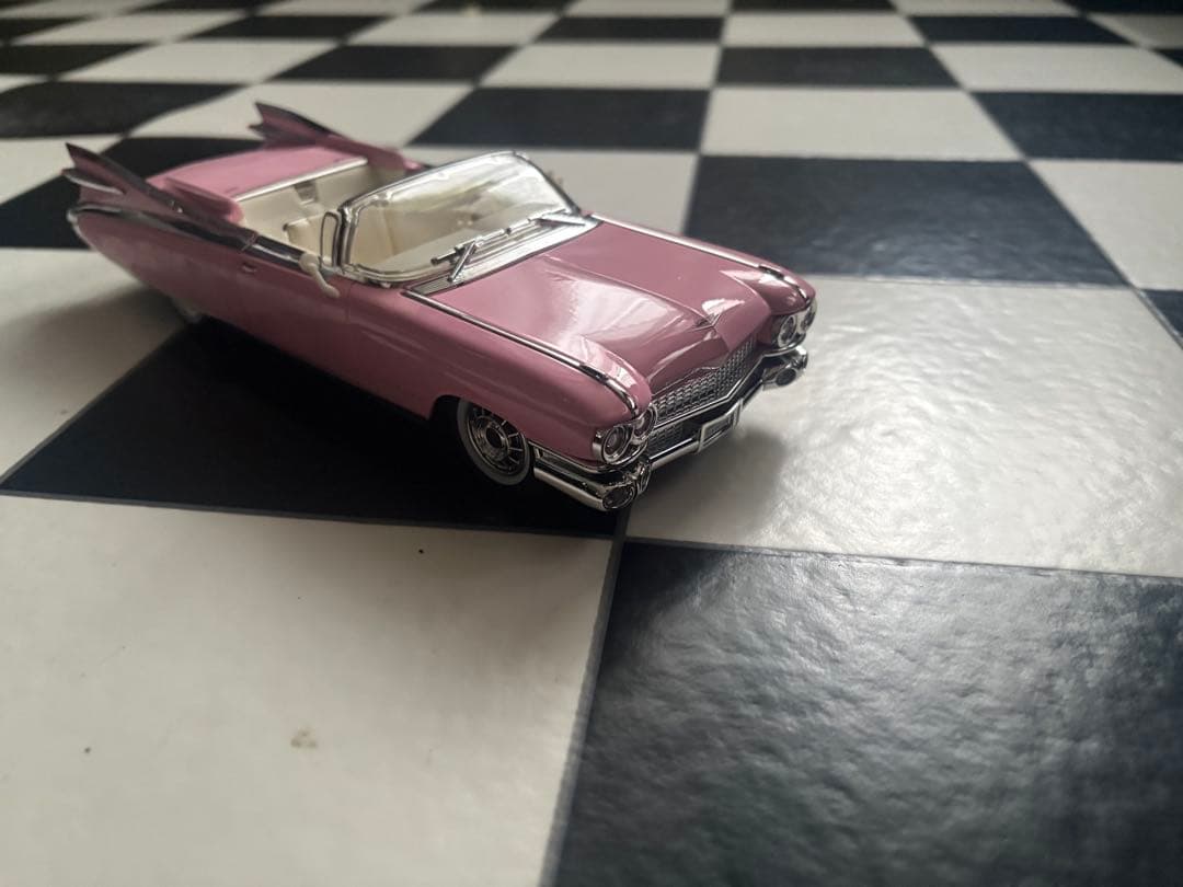 ピンク キャデラック エルドラド 1/24 新品 箱付き
