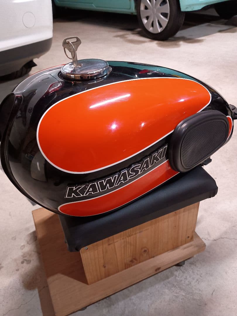 カワサキ　W650 タンク　W1カラー　キャブ車