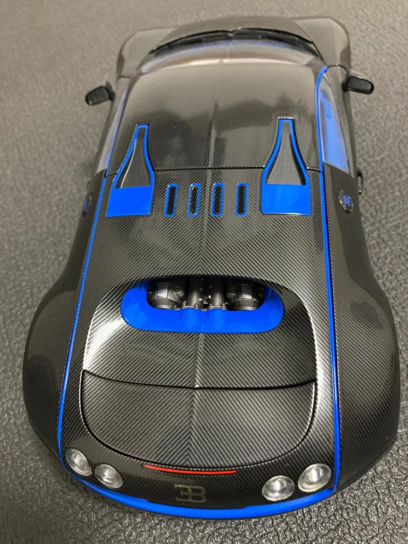 1/18 オートアート ブガッティ ヴェイロン スーパースポーツ カーボン
