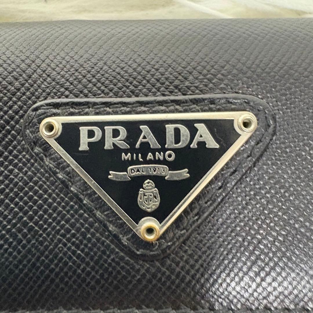 未使用級✨PRADA プラダ　三つ折り財布　三角ロゴプレート　サフィアーノ　黒