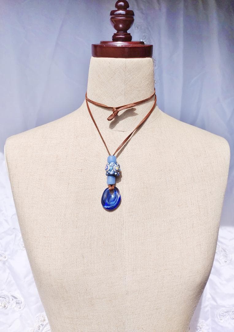 吉田正子トンボ玉（貳拾玖）　皮ひもネックレス　ガラス玉に込めた日本画　和のこころ