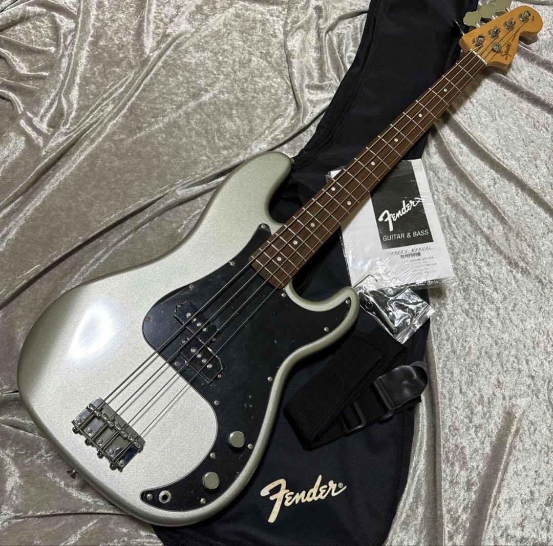 ベース Squier by Fender Precision Bass