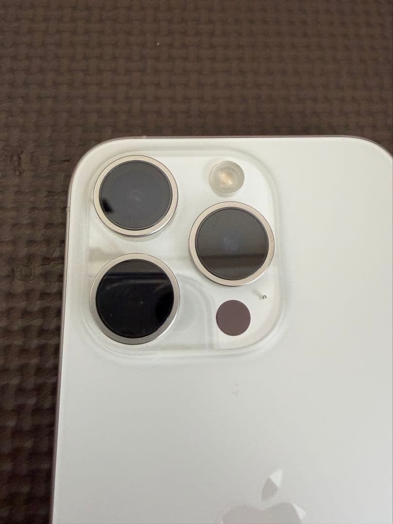 Apple iPhone 15 Pro ホワイトチタニウム 128GB