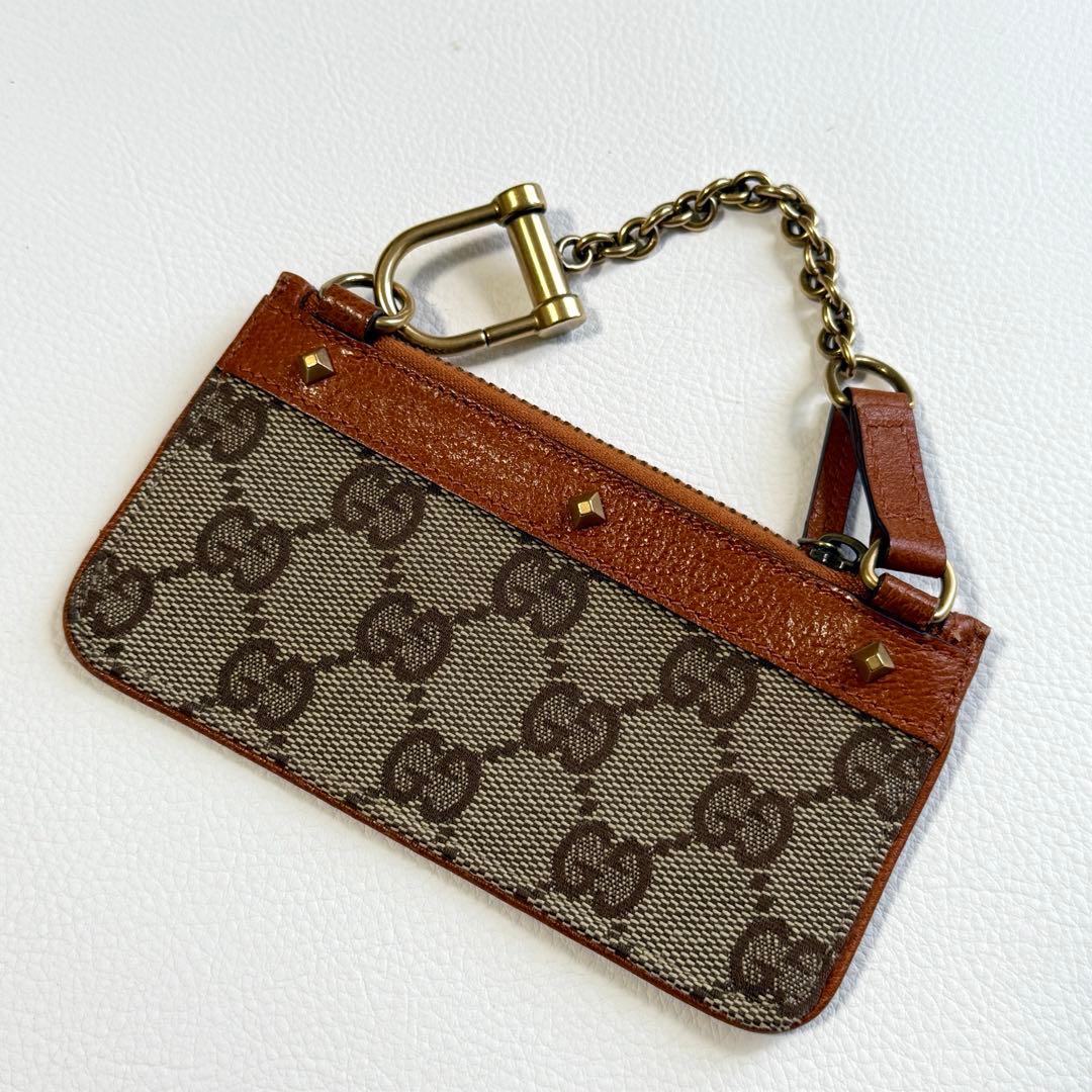 ✨極美品 希少モデル✨ グッチ スタッズ付き チェーン ケース GG柄