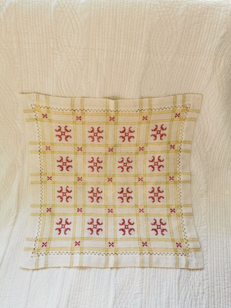 アンティークフランス購入 北欧ハーダンガー赤紅糸刺繍 ライム格子織リネンクロス