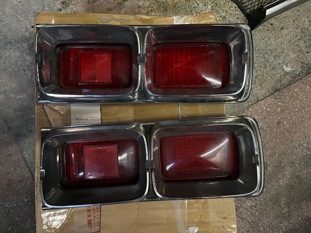 ハコスカ後期　テールランプ リム レンズ　左右セット