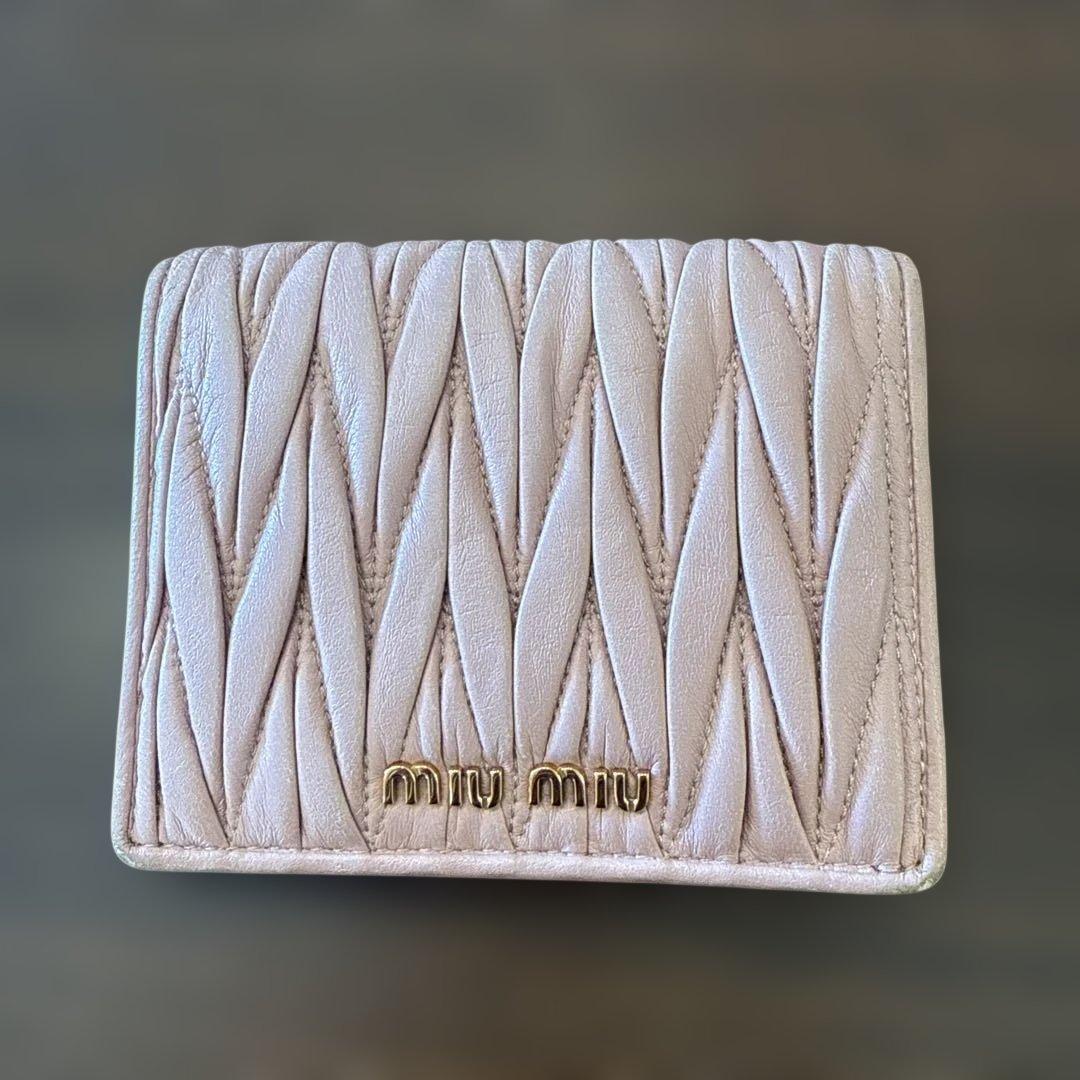miu miu 淡いピンク 二つ折り財布