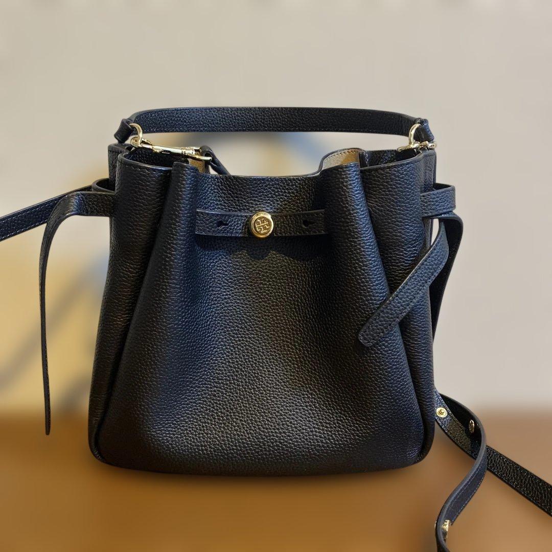 トリーバーチ　ブラック レザー バケツ型ショルダーバッグ