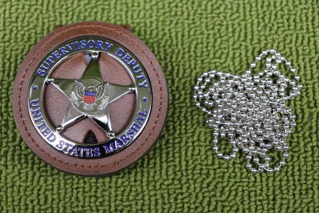 嵌込型US MARSHALS SUPERVISORY マーシャル バッジ 革 茶
