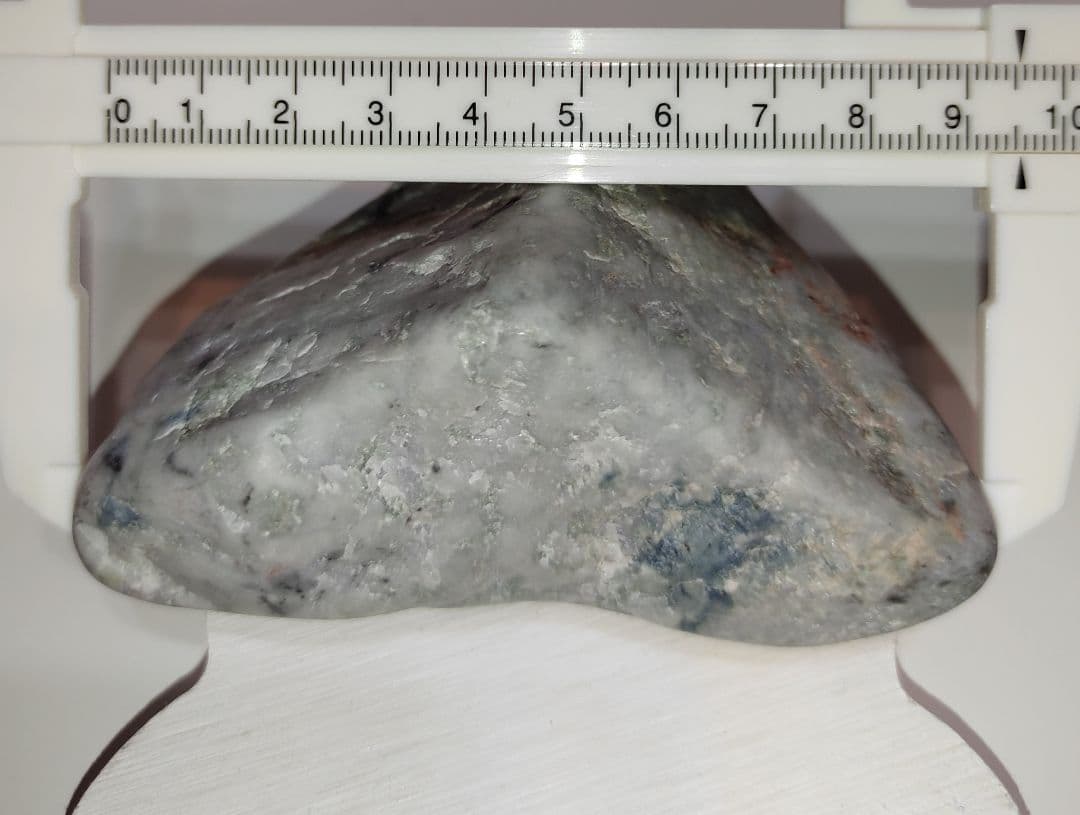 横川 青翡翠 重さ393g 全体的にチラホラとラベンダーも入っています。