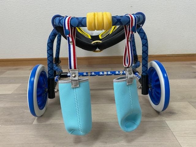 犬用車椅子、柴犬用４輪車、犬の車椅子